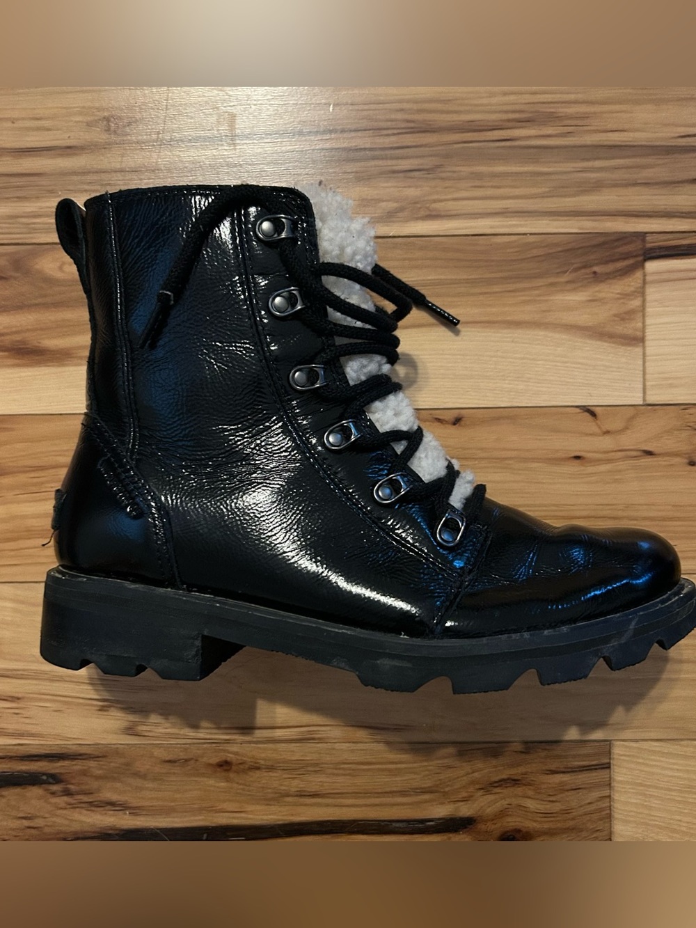 SOREL Lennox Lace Cozy Patent Leather Waterproof Combat Hiking Boots w Box 9.5